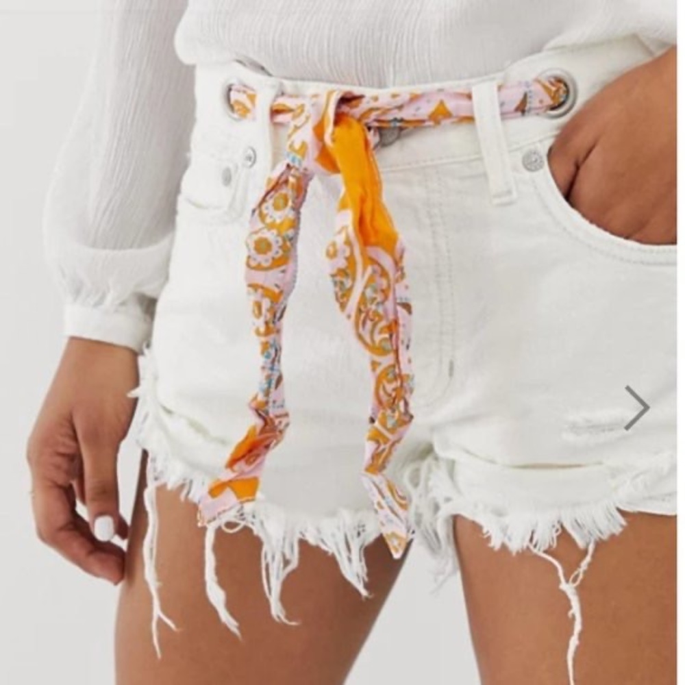 We the Free Sashed and Relaxed White Denim Distressed Shorts Medium Wash size 26